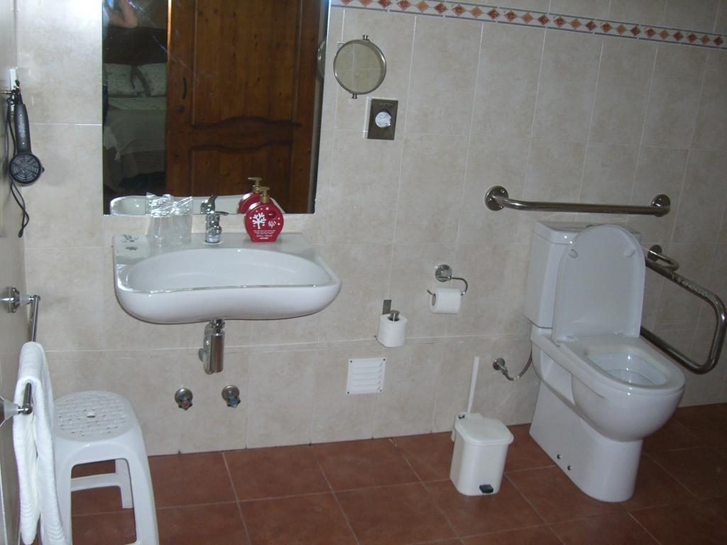 Hotel O Gadanha Эштремош Номер фото