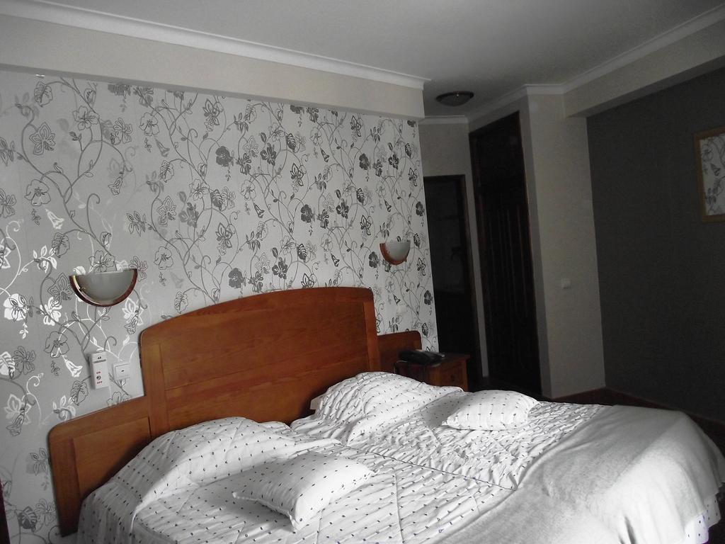 Hotel O Gadanha Эштремош Номер фото